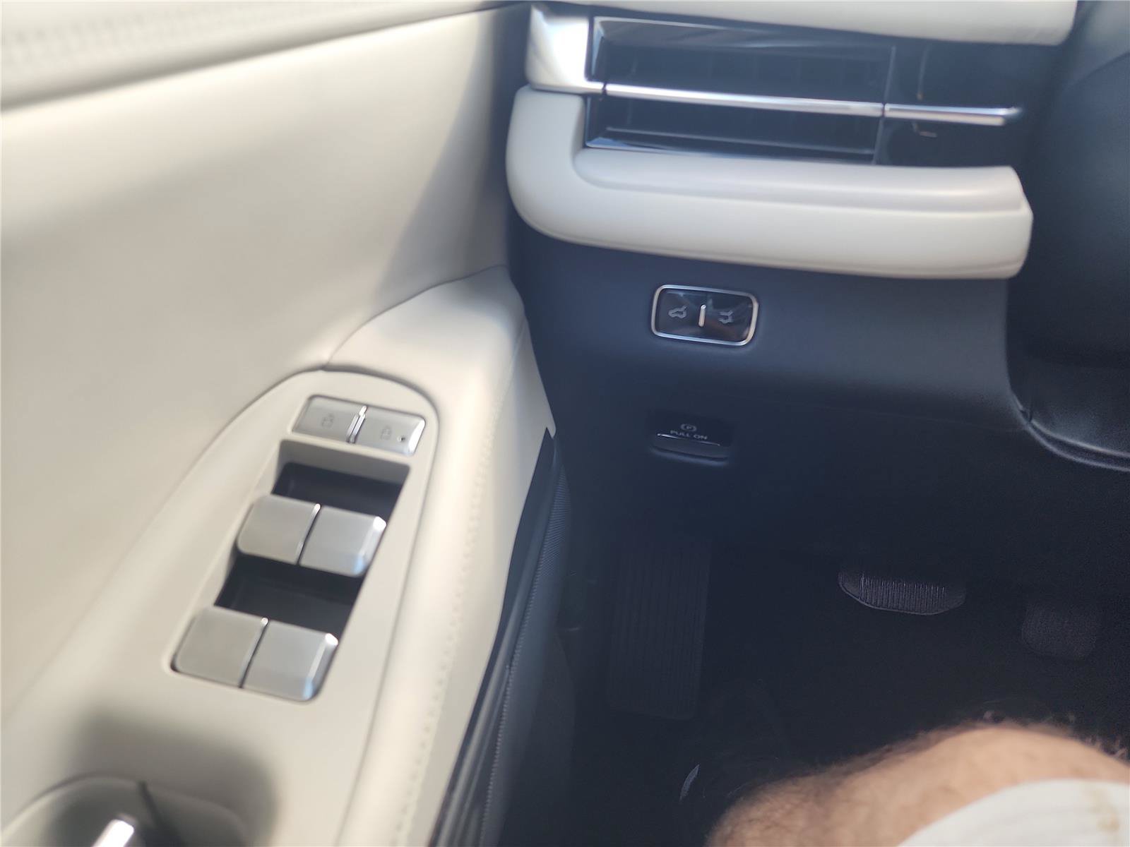 New 2026 Lincoln Navigator Premiere AWD/4WD image 28
