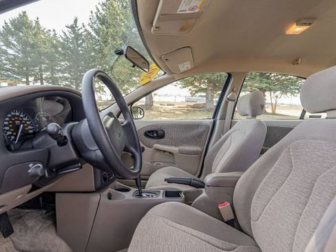 Used 2002 Saturn S-Series SL2 image 13