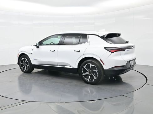 Used 2025 Chevrolet Equinox EV LT w/ Convenience Package image 9