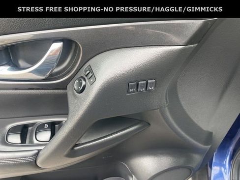 Used 2018 Nissan Rogue SV w/ Premium Package image 15