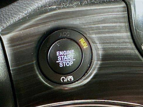 Used 2022 Jeep Grand Cherokee Limited w/ Trailer Tow Group IV image 17