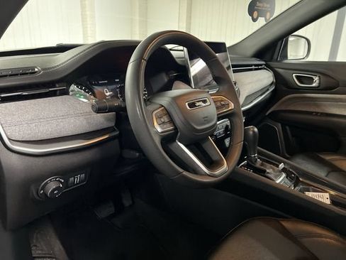 Used 2024 Jeep Compass Latitude AWD/4WD image 10