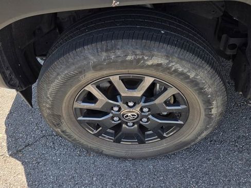 Used 2025 Toyota 4Runner SR5 AWD/4WD image 9