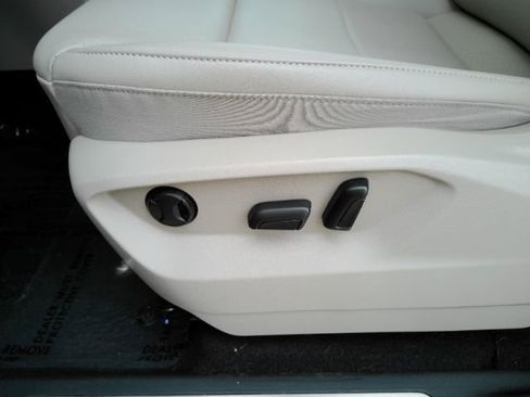Used 2021 Volkswagen Atlas SE w/ Panoramic Sunroof Package FWD image 13