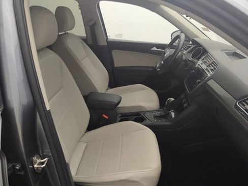 Used 2021 Volkswagen Tiguan SE image 21