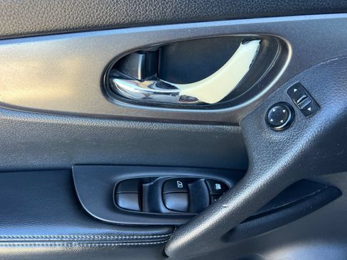 Used 2015 Nissan Rogue SV AWD/4WD image 39