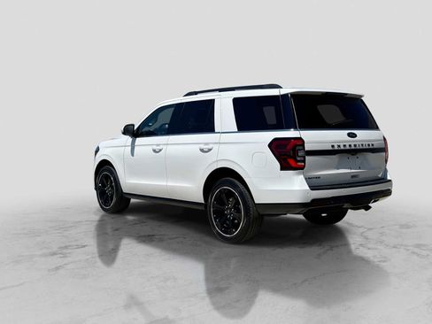 Used 2024 Ford Expedition Limited AWD/4WD image 4