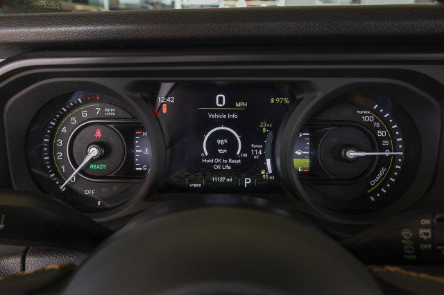 Used 2024 Jeep Wrangler Unlimited w/ Convenience Group AWD/4WD image 23