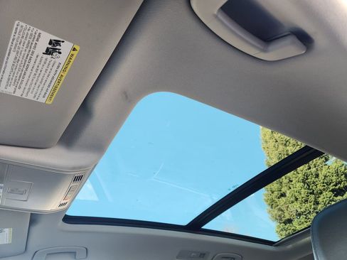 Certified 2024 Volkswagen Tiguan SE image 10