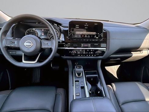 Used 2025 Nissan Pathfinder SL FWD image 13
