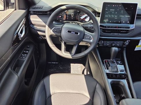 New 2026 Jeep Compass Latitude image 14