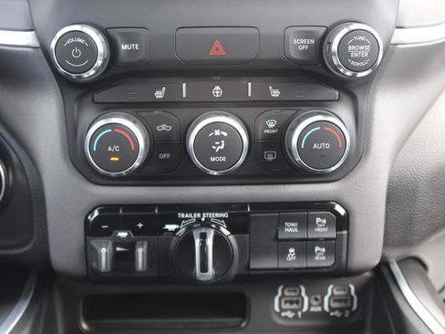 Used 2021 RAM 1500 Big Horn AWD/4WD image 14