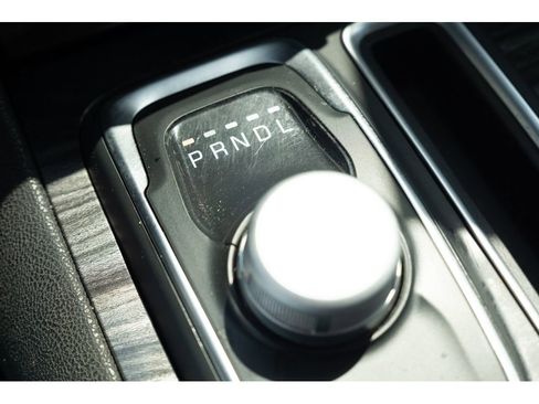Used 2022 Chrysler 300 Touring L w/ Safetytec Plus Group RWD image 25