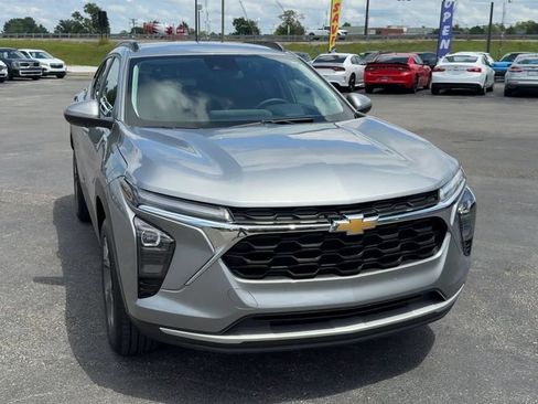 Used 2024 Chevrolet Trax LT w/ Driver Confidence Package FWD image 9