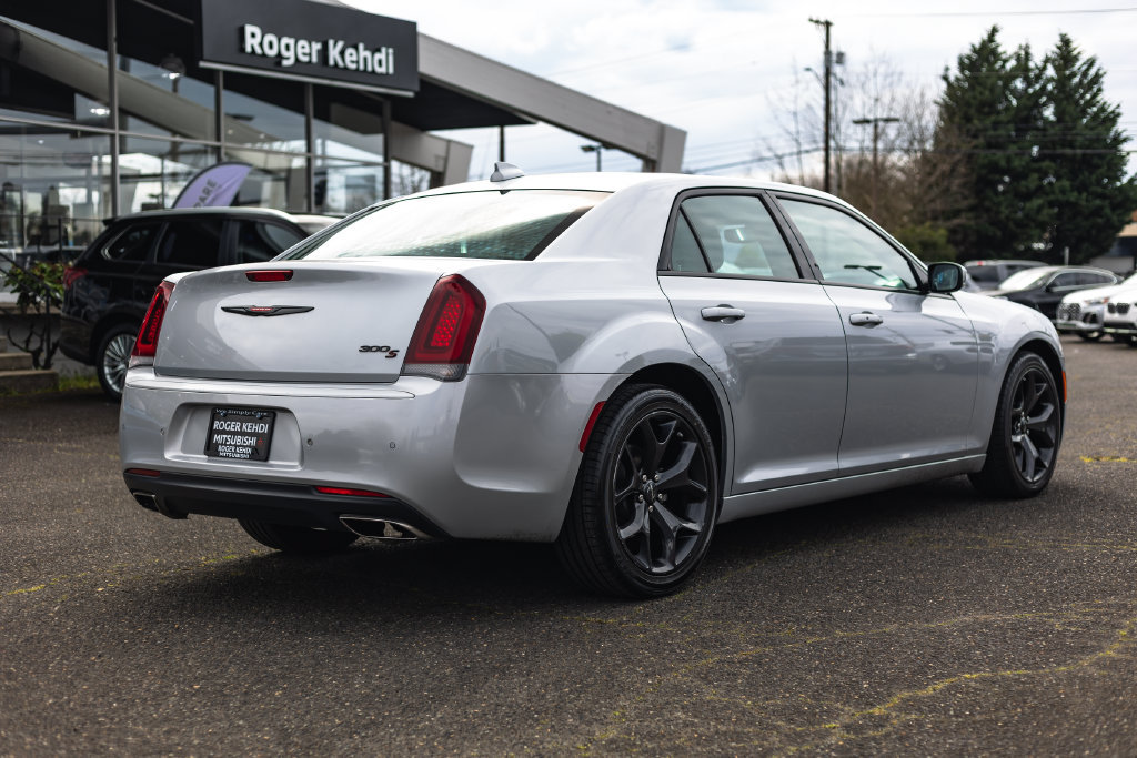 Used 2023 Chrysler 300 S RWD image 9