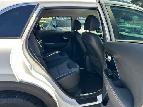 Used 2022 Kia Niro EX FWD image 43