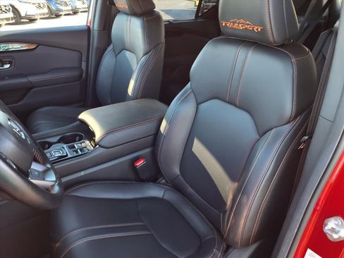 Used 2025 Honda Pilot TrailSport image 13