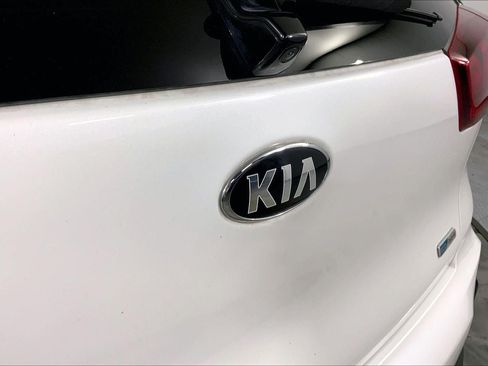 Used 2020 Kia Niro LX FWD image 29