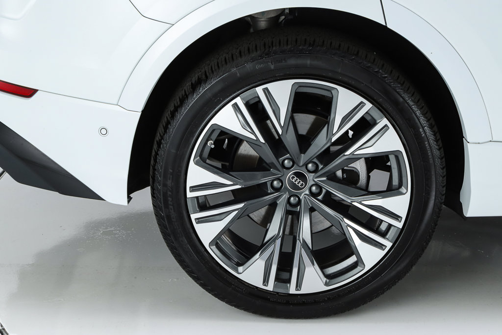 Used 2026 Audi Q8 Premium Plus AWD/4WD image 17