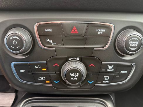 Used 2017 Jeep Compass Trailhawk w/ Leather Interior Group AWD/4WD image 33