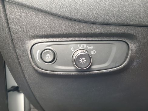 Used 2024 Chevrolet Equinox LT FWD image 23