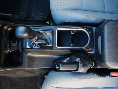 Used 2022 Toyota Tacoma SR image 12