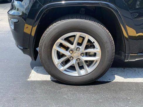 Used 2021 Jeep Grand Cherokee Laredo X AWD/4WD image 12