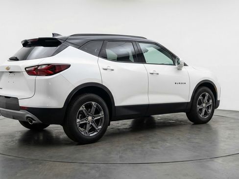 Used 2025 Chevrolet Blazer LT FWD image 9