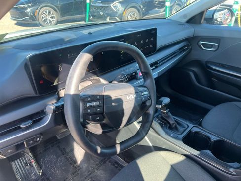 Used 2025 Kia K4 FWD image 28
