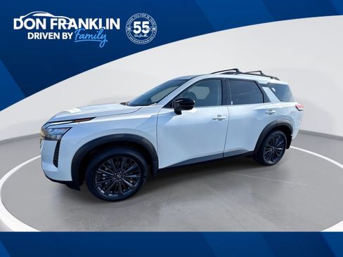 New 2026 Nissan Pathfinder SL image 1