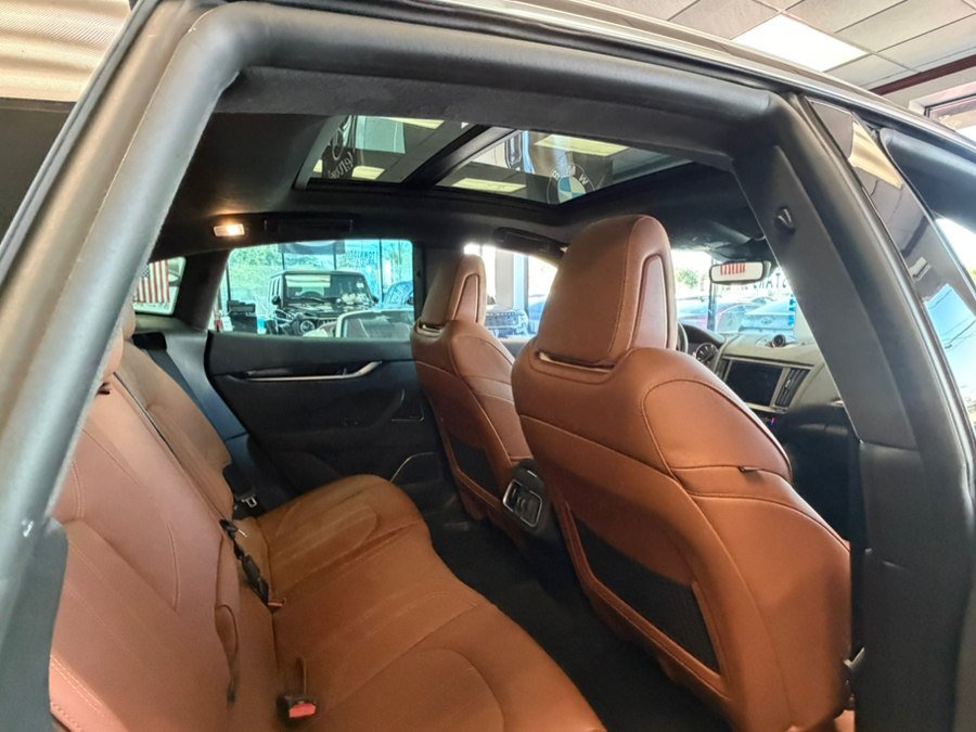 Used 2023 Maserati Levante GT AWD/4WD image 39