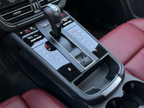 Used 2025 Porsche Macan S image 22