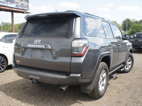 Used 2018 Toyota 4Runner SR5 Premium image 4
