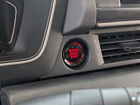 Used 2024 Honda Pilot Touring image 16