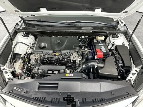 Used 2018 Toyota Camry XLE image 32