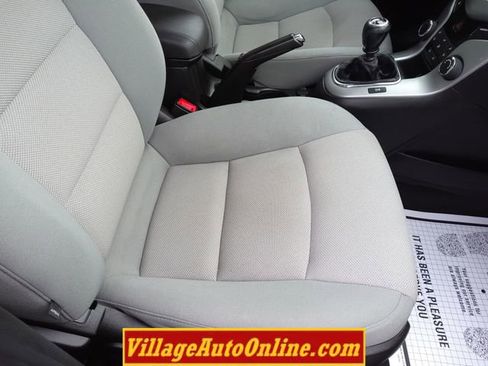 Used 2014 Chevrolet Cruze LT image 29