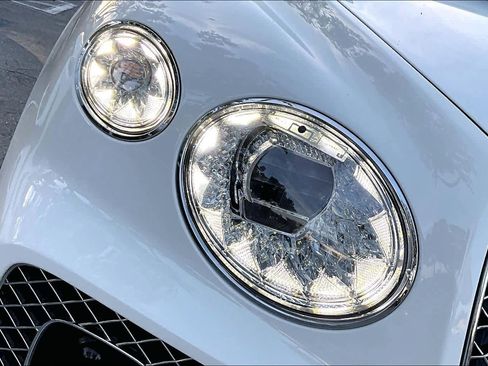 Used 2021 Bentley Bentayga image 26