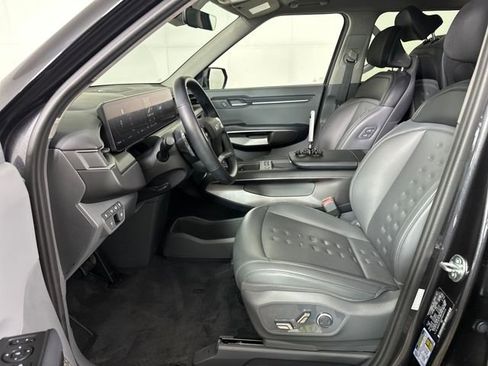 Used 2024 Kia EV9 Wind image 11