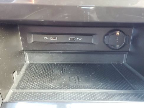 Certified 2023 Volkswagen Tiguan SE w/ Panoramic Sunroof Package FWD image 29