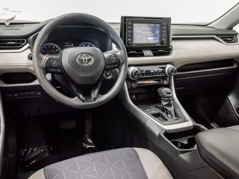Used 2020 Toyota RAV4 XLE w/ Convenience Package FWD image 7