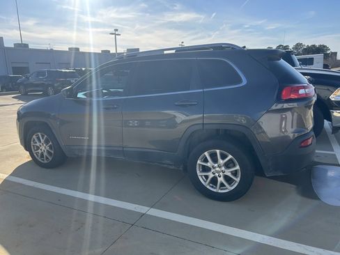 Used 2016 Jeep Cherokee Latitude image 8
