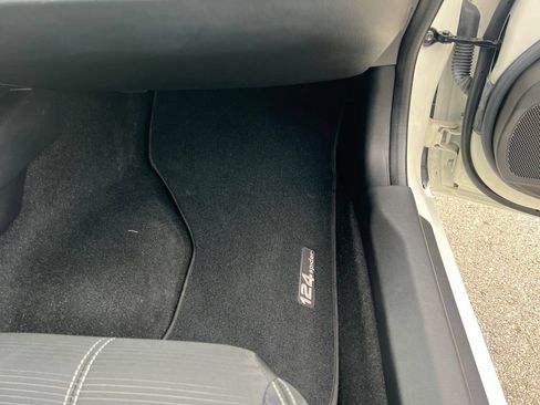 Used 2018 FIAT 124 Spider Classica w/ Technology Group RWD image 35