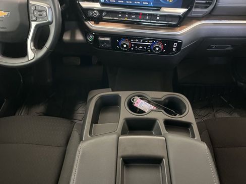 Used 2025 Chevrolet Silverado 1500 LT AWD/4WD image 10