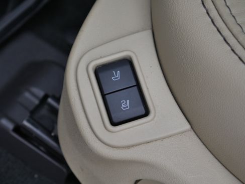 Used 2017 Ford Taurus Limited image 4