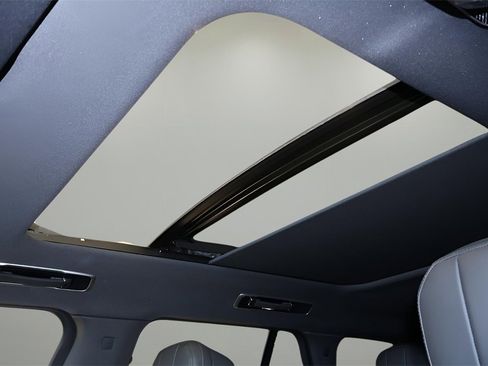 New 2025 Land Rover Range Rover SE image 24