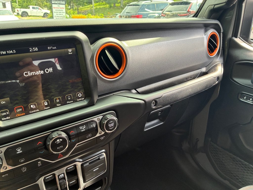 Used 2023 Jeep Gladiator Mojave AWD/4WD image 34