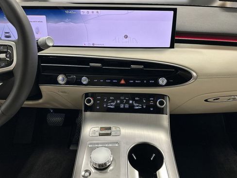 Certified 2026 Genesis GV70 2.5T Advanced AWD/4WD image 9
