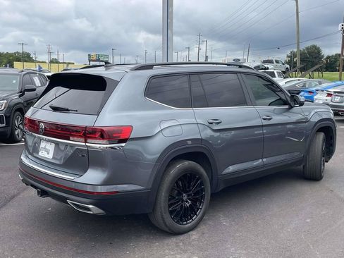 Used 2024 Volkswagen Atlas SE FWD image 3