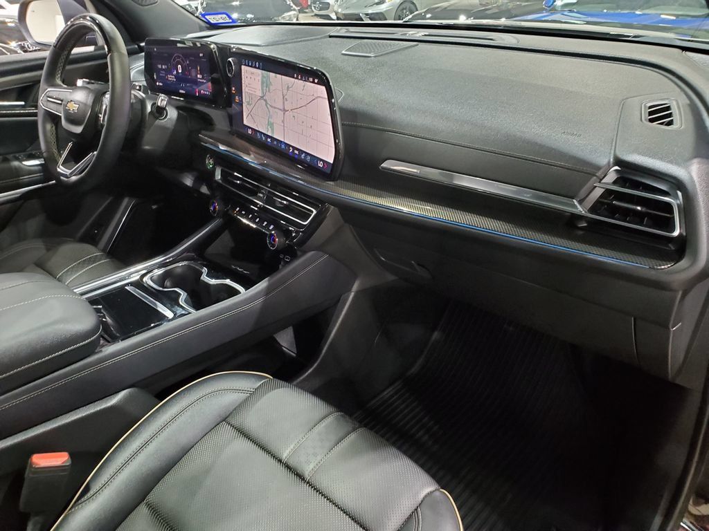 Used 2025 Chevrolet Traverse High Country FWD image 15