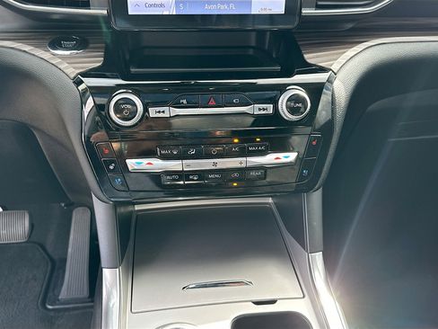 Certified 2022 Ford Explorer Limited w/ Equipment Group 301A image 16